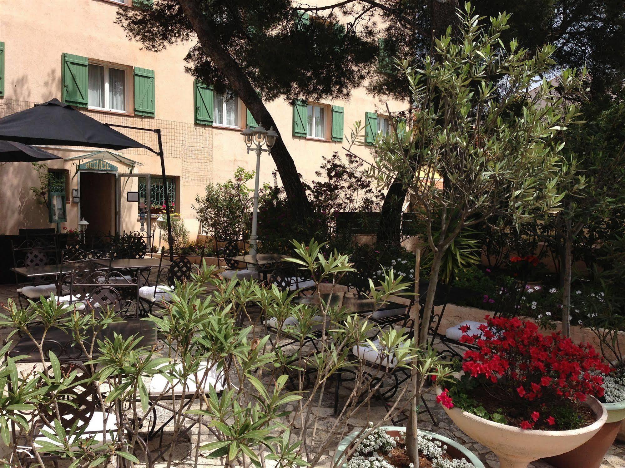 Le Clos Des Pins Hotel 2*